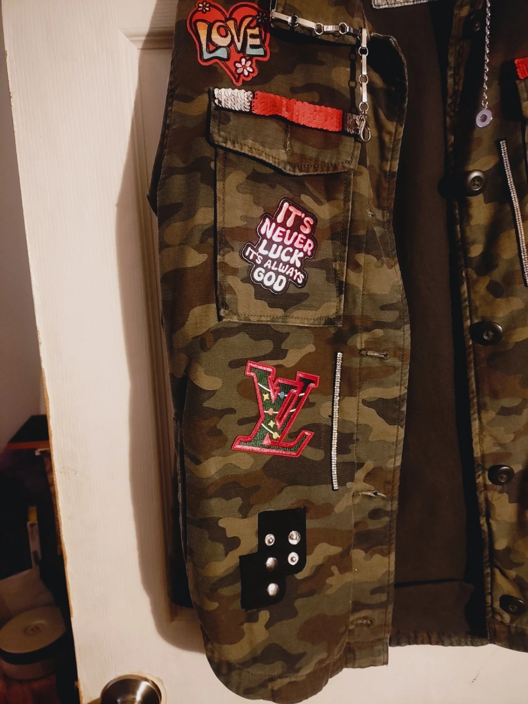 ⚽American Eagle Camo Jacket with Patches and Chains size XS/MED - photo 5