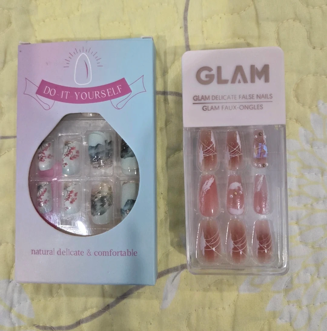 2 sets of new false nails + 1 free