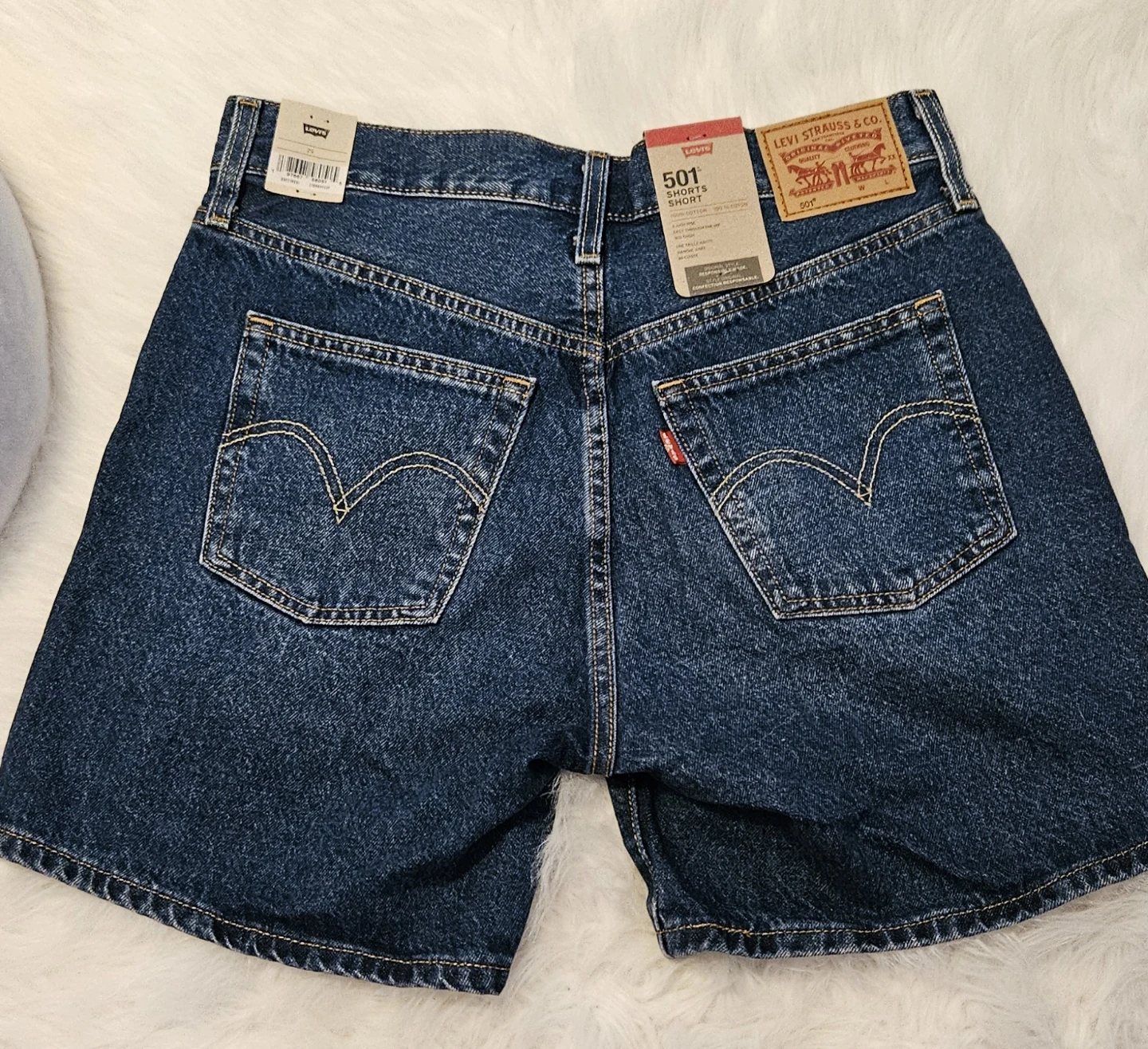 NWT Levi's 501 Women's Denim Shorts size: 29 - photo 2