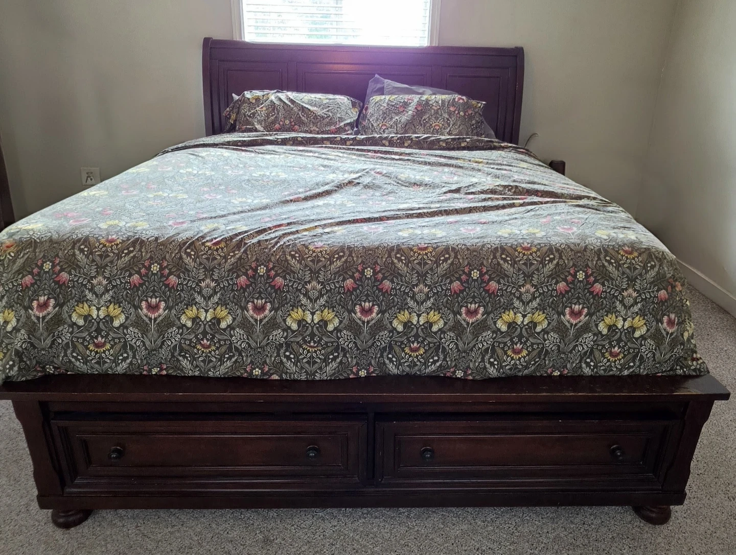 King size bed frame - photo 2