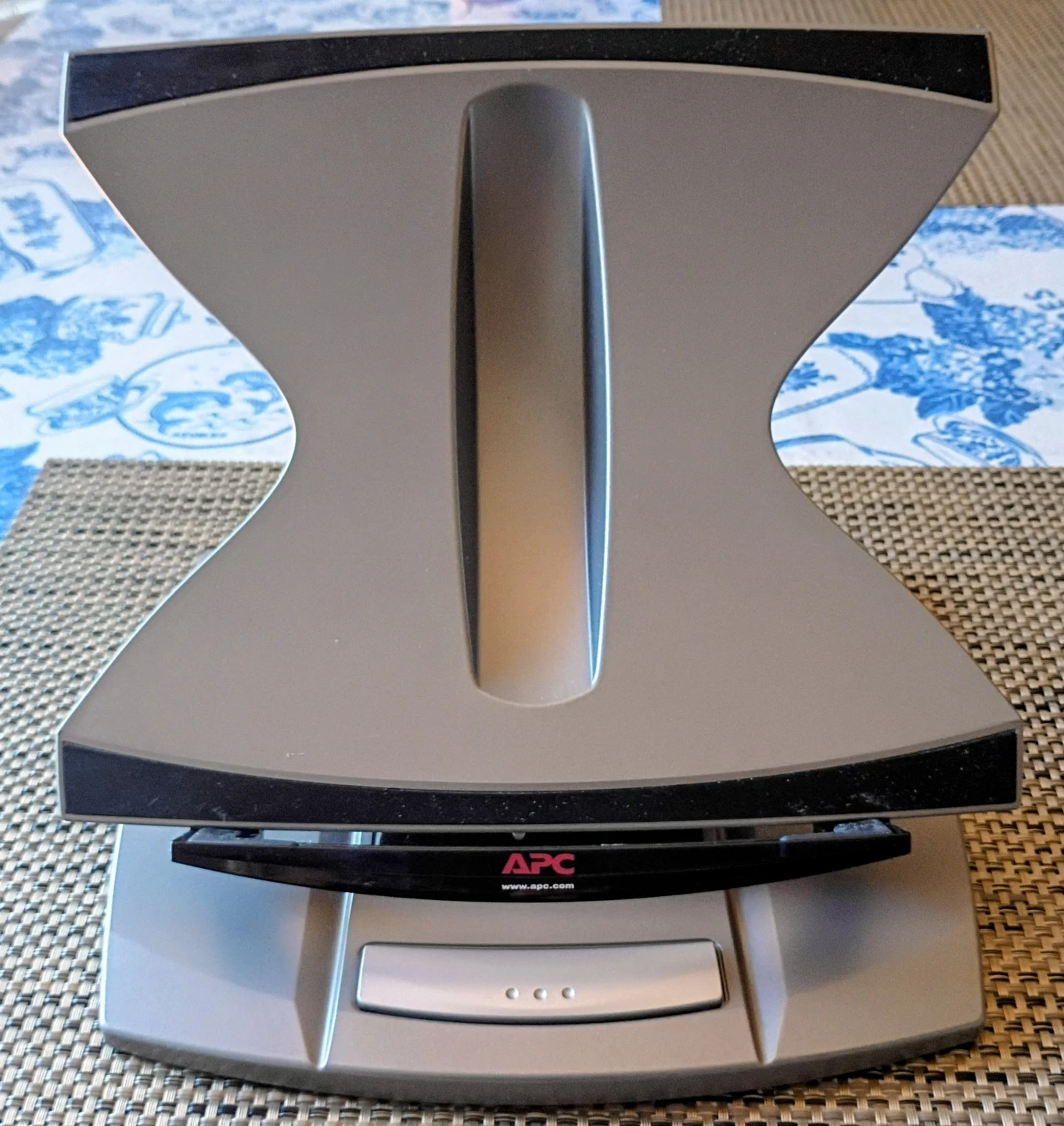 APC Laptop Stand with USB Hub