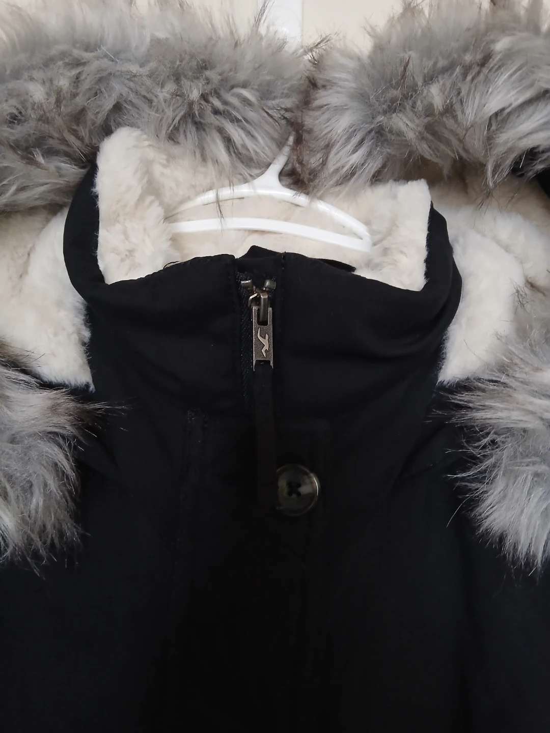 Hollister Heritage black jacket with faux fur, size XS - photo 3