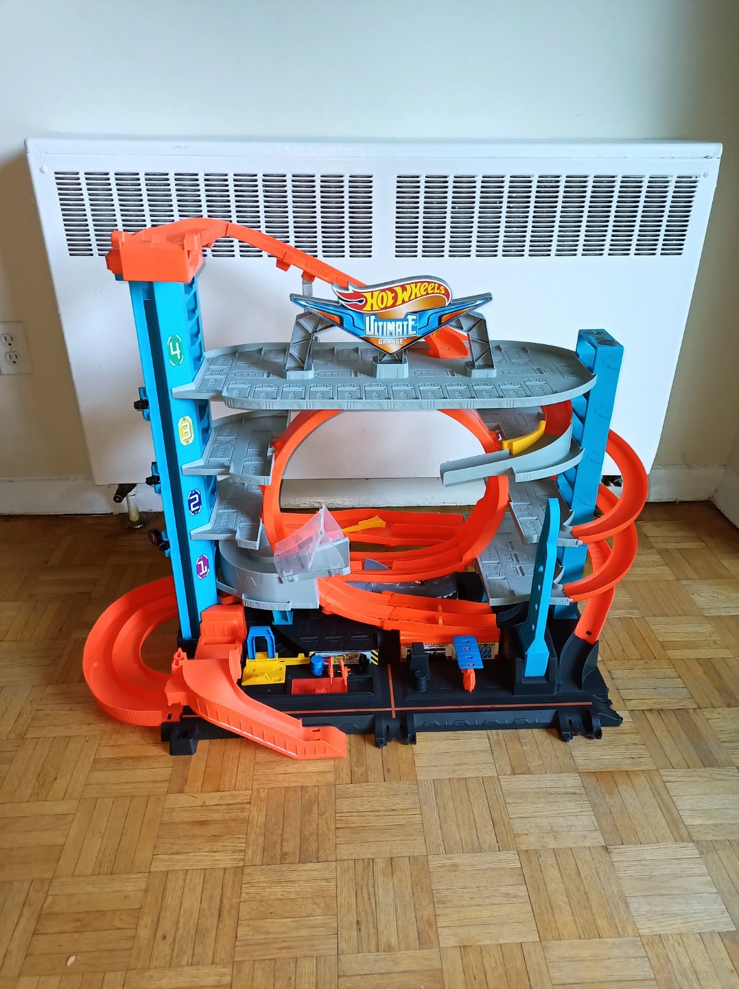Hot Wheels Ultimate Garage Race Track Playset
