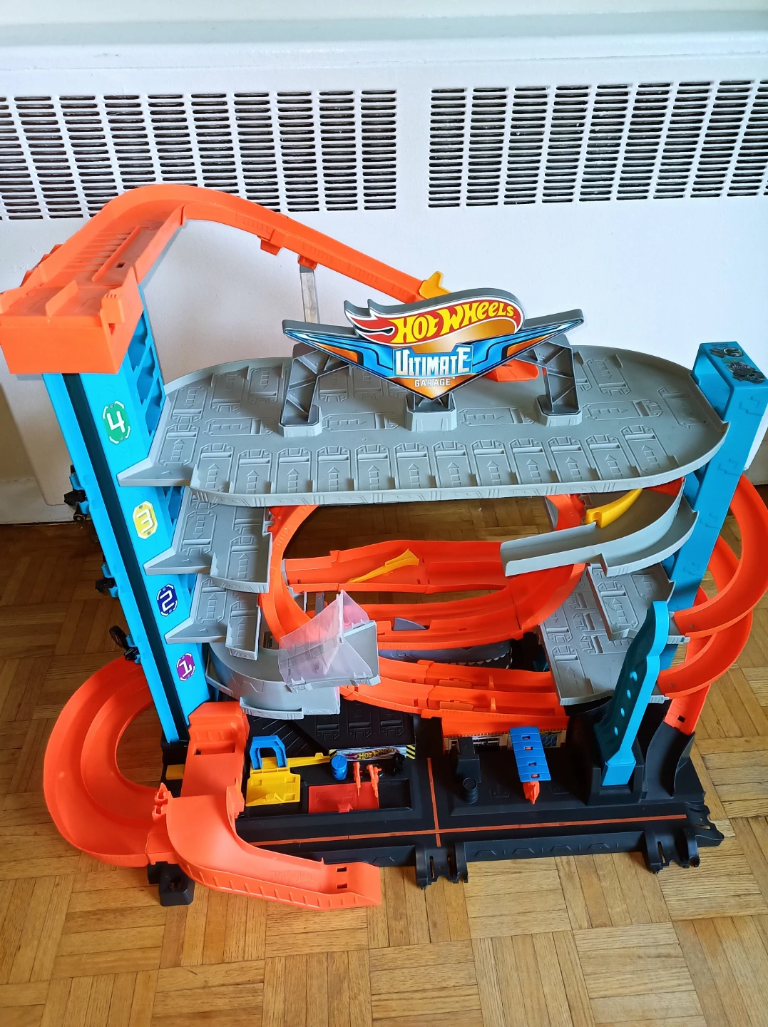 Hot Wheels Ultimate Garage Race Track Playset - photo 2