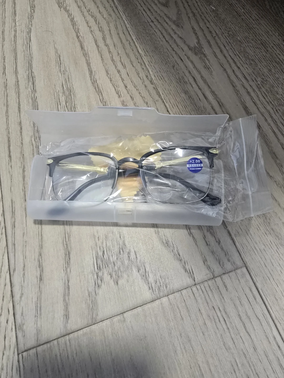 Reading Glasses +2.00 with Case and Cloth