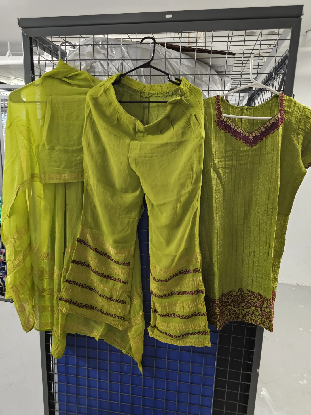 Women's Salwar Kameez Sets