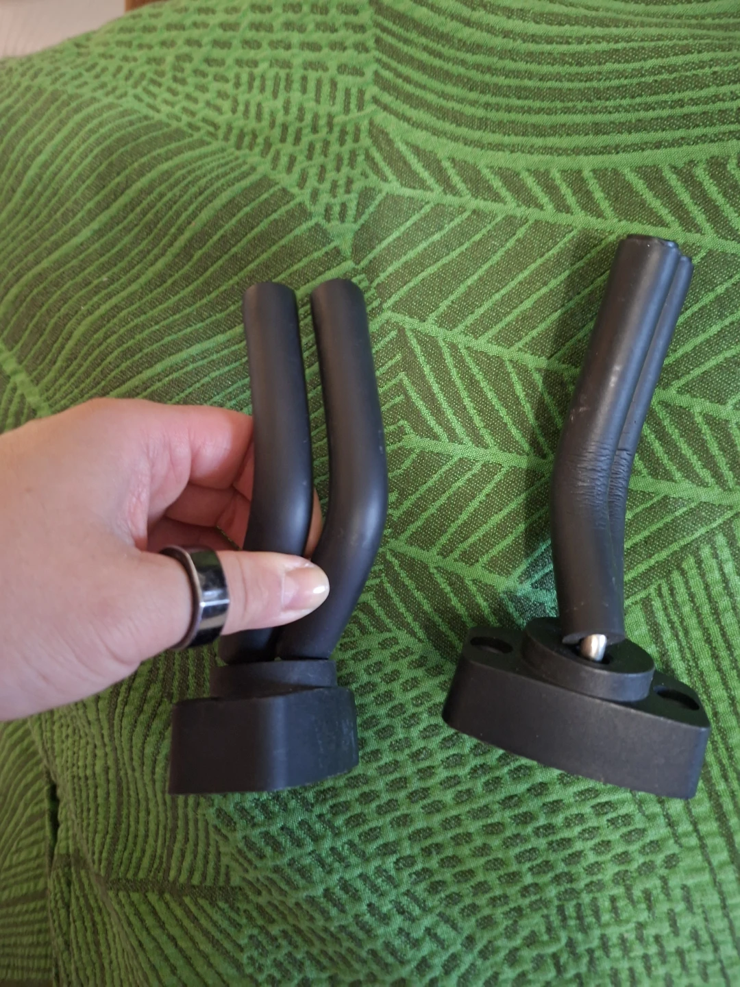 Pair of Black Instrument/Guitar/Ukulele Wall Mounts - photo 2