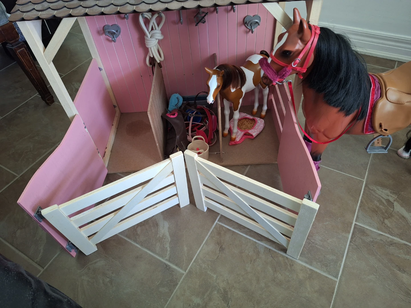 Doll Horse Stable with Accessories - photo 4