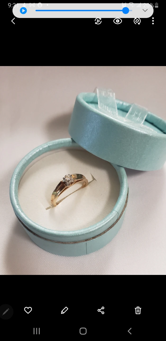 Like new 10k  Real Gold W Engaged Buetifull Ring