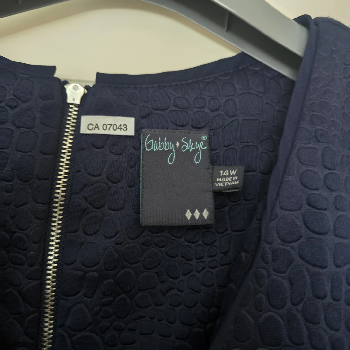 Gabby Skye Navy Textured Dress - photo 2