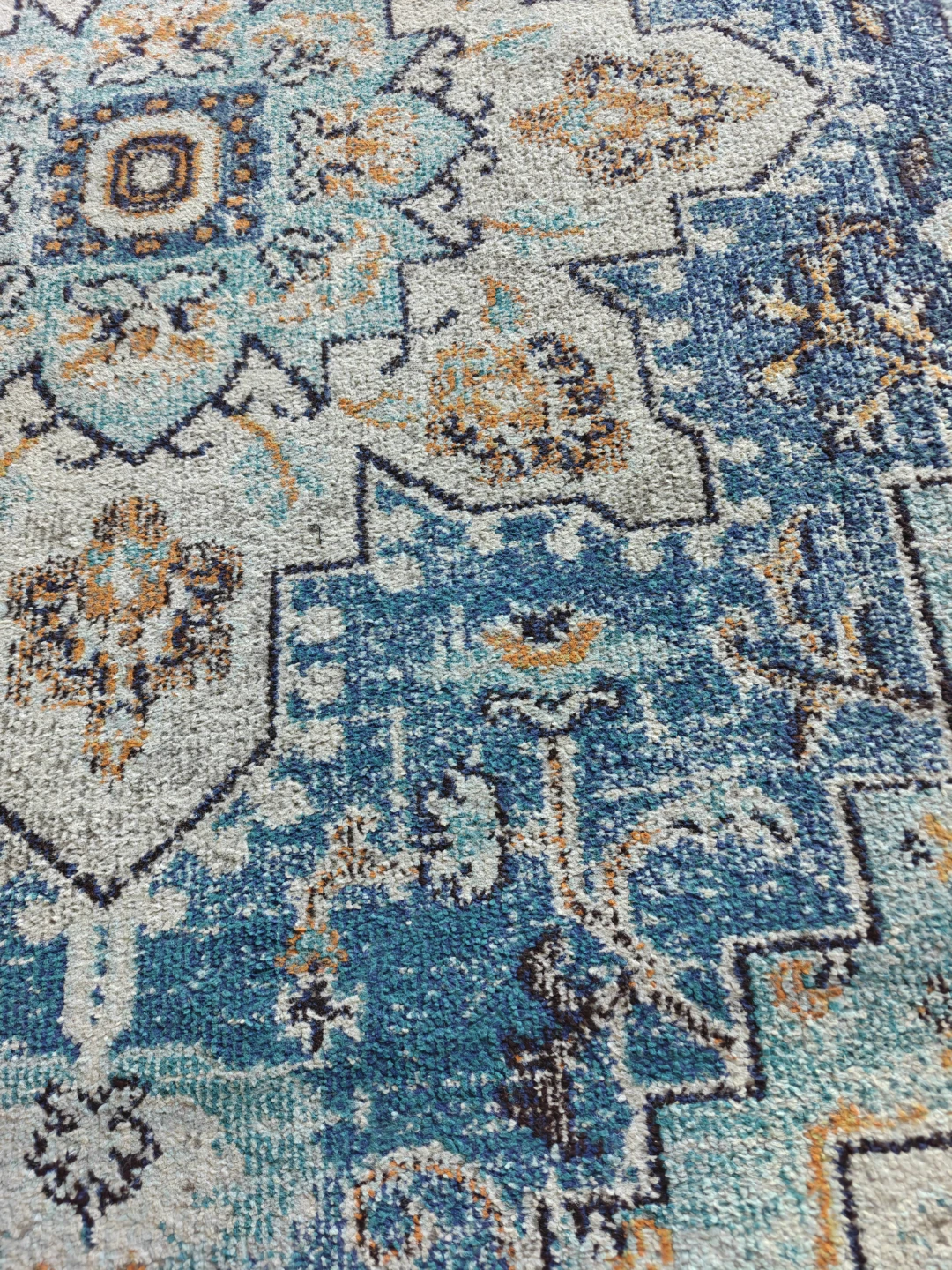 Blue and White Medallion Area Rug 5x7 feet - photo 2