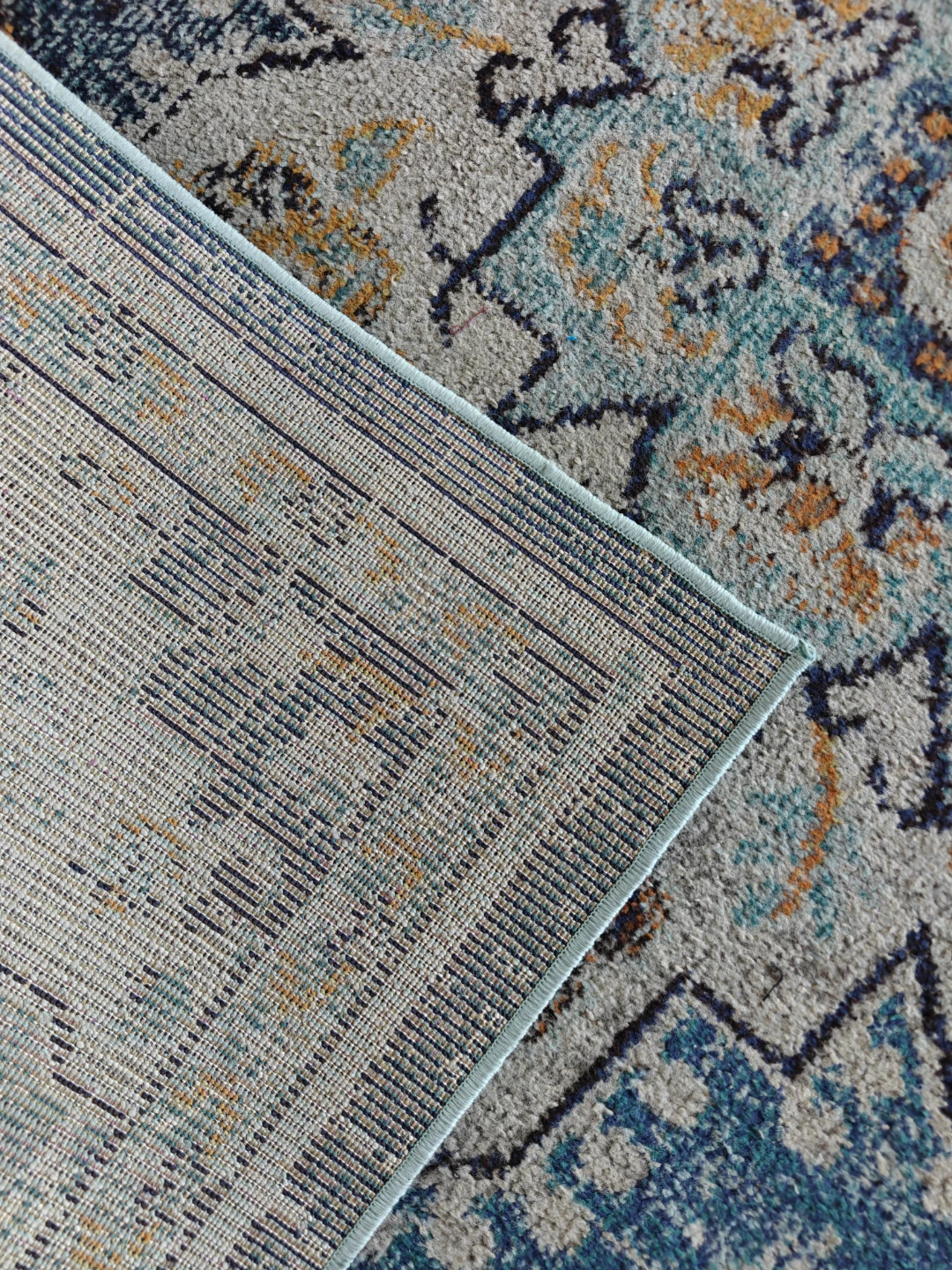 Blue and White Medallion Area Rug 5x7 feet - photo 3