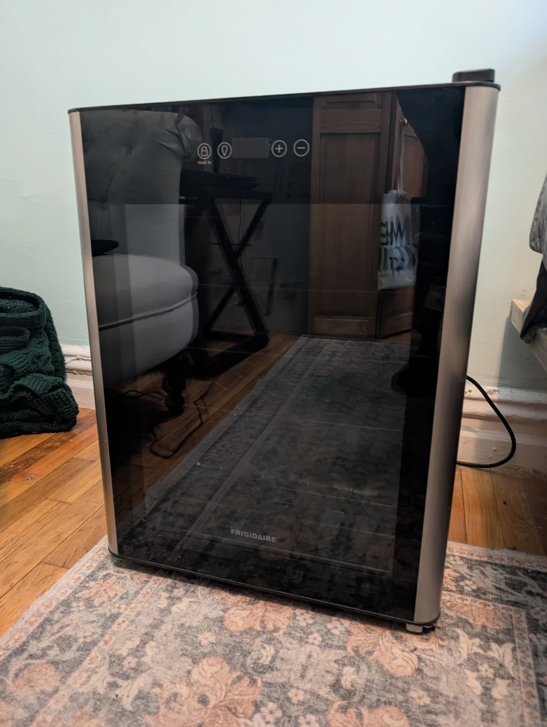 Frigidaire Wine Cooler Refrigerator - photo 3