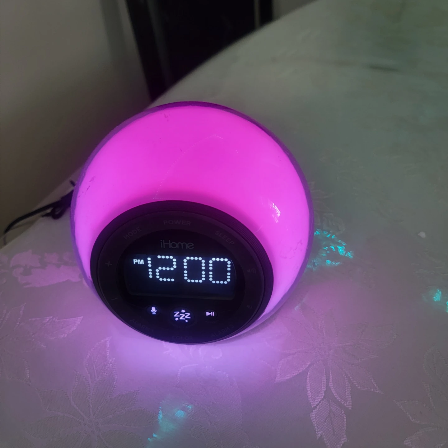 iHome Alarm Clock with Colour Changing Light