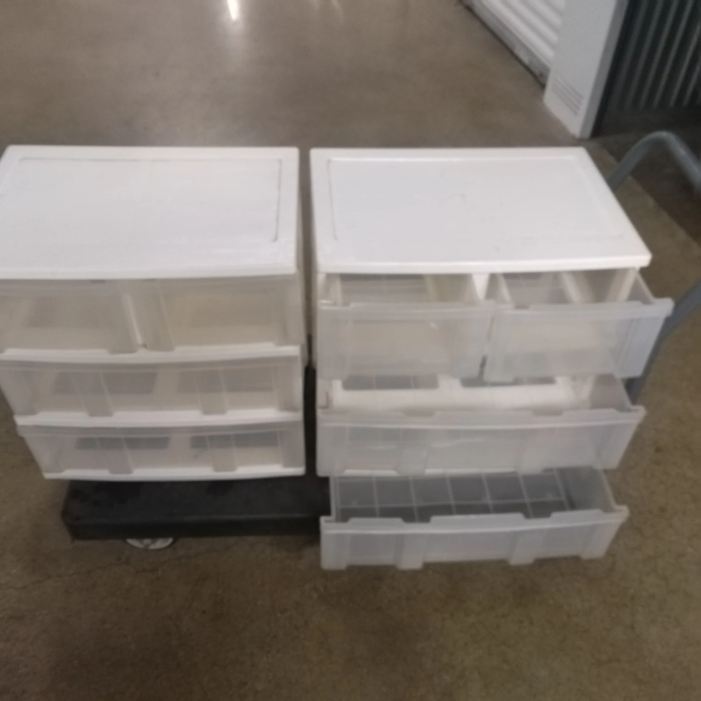 2 plastic dressers - photo 2