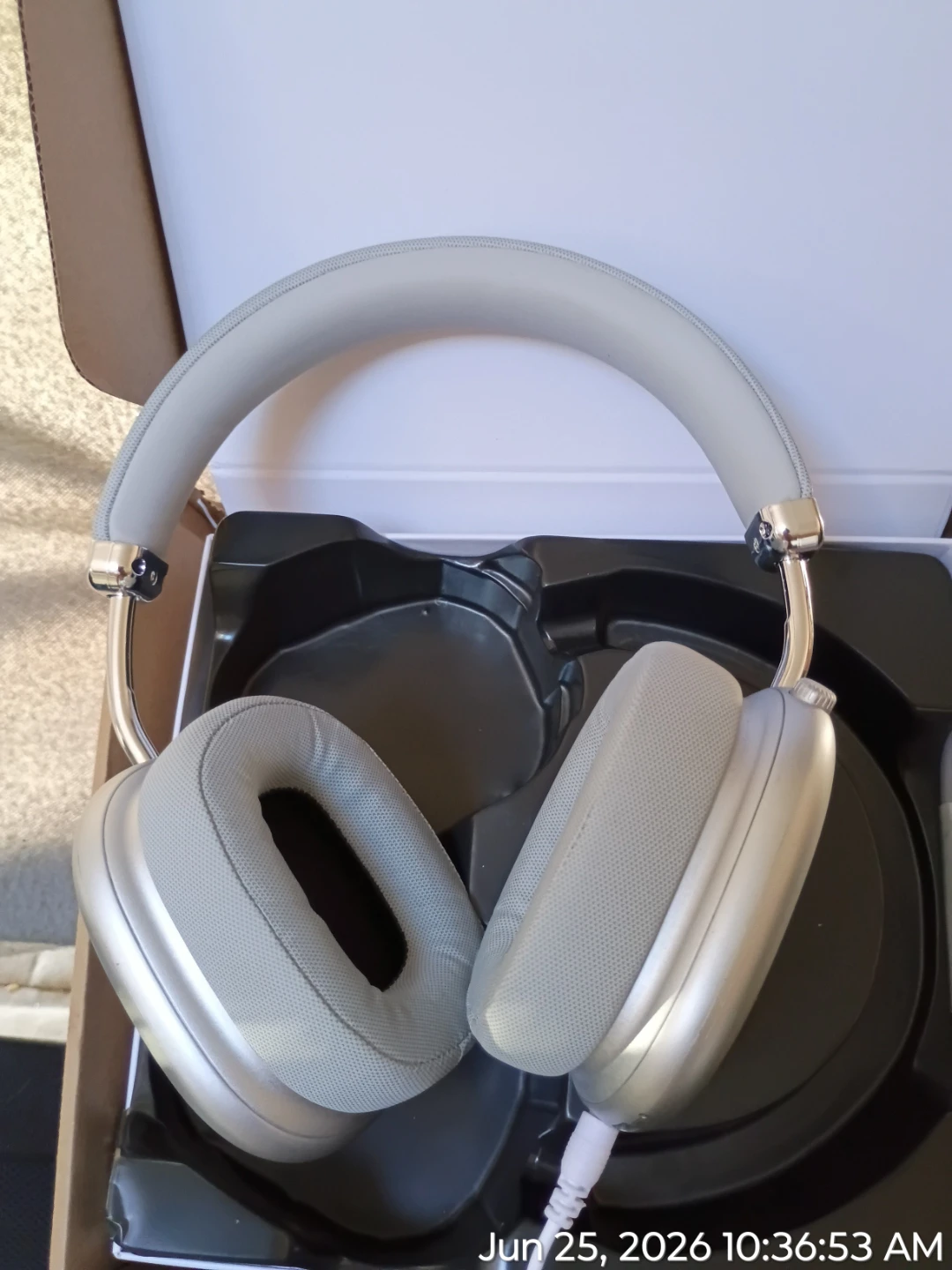 Brand new Max style headphones