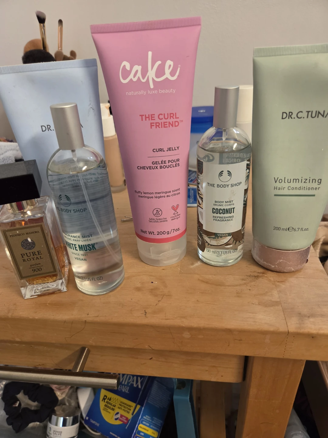 Farmasi conditioners, Cake gell, Body shop room spray...
