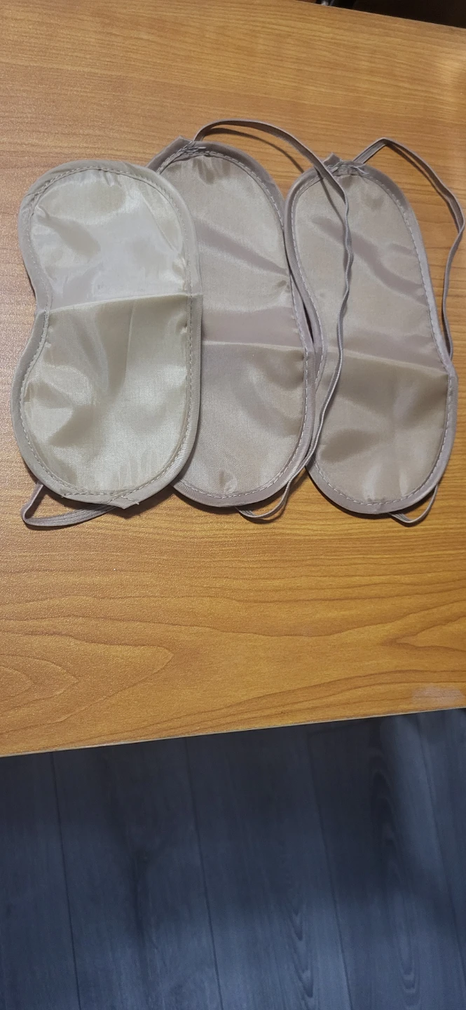3 Travel sleep masks from Emirates