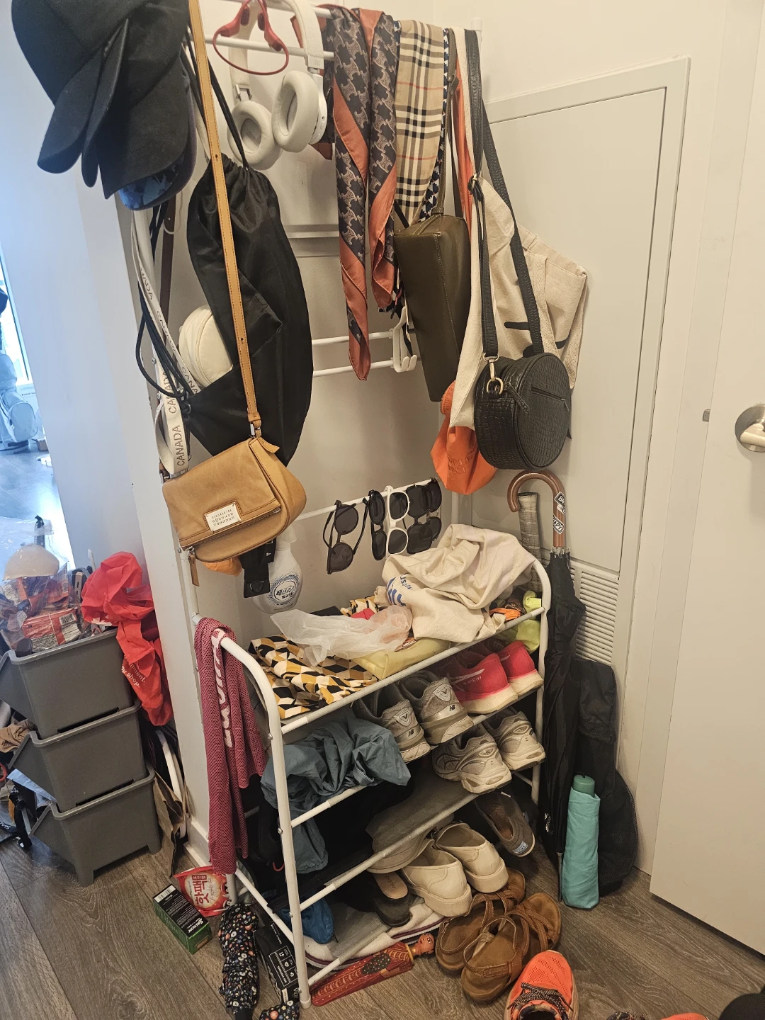 White 4-Tier Shoe Rack with Hanging Rail - photo 5