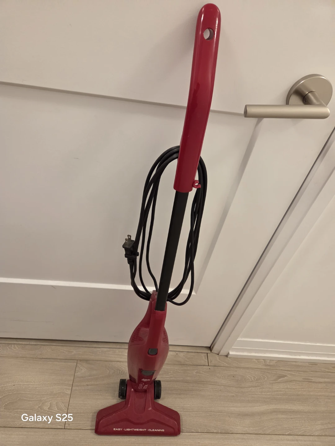 Dirt Devil Simpli-Stik Vacuum - photo 2