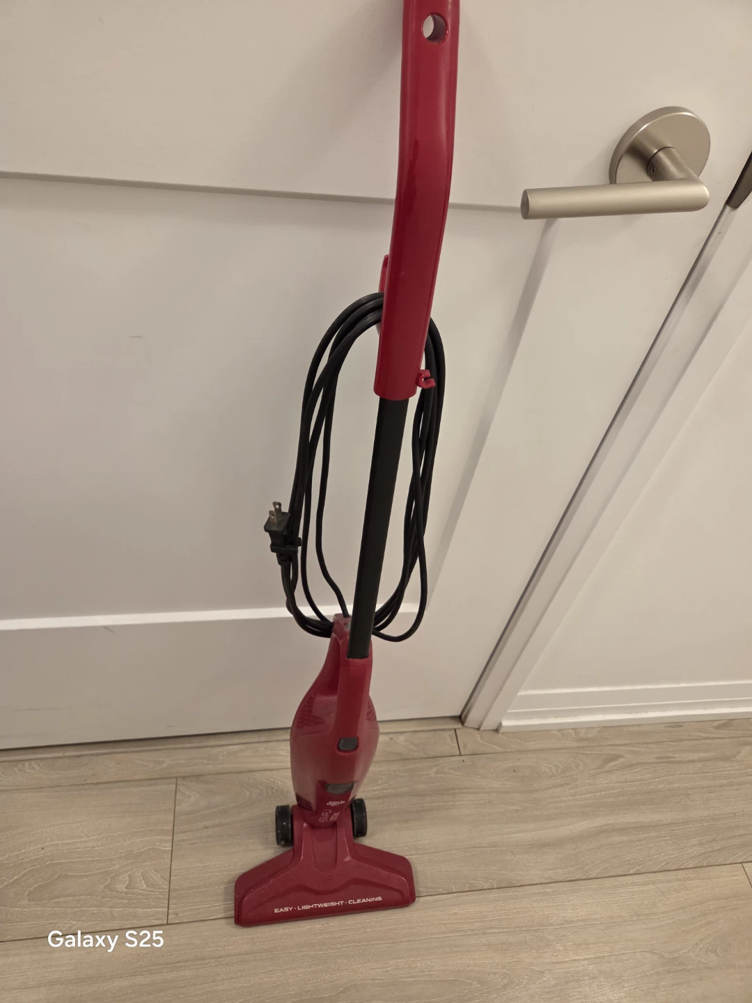 Dirt Devil Simpli-Stik Vacuum - photo 4