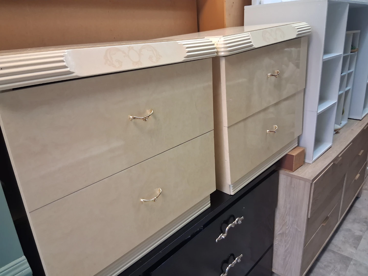 2-Drawer Chest of Drawers