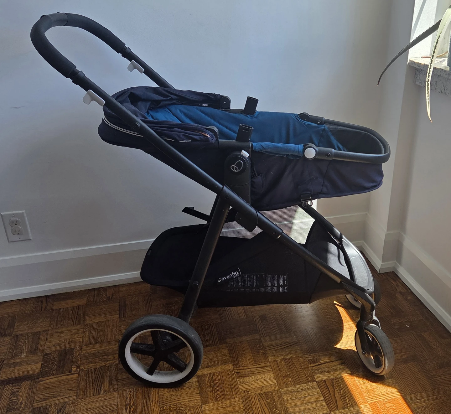 Evenflo Stroller Travel System with Car Seat - photo 2
