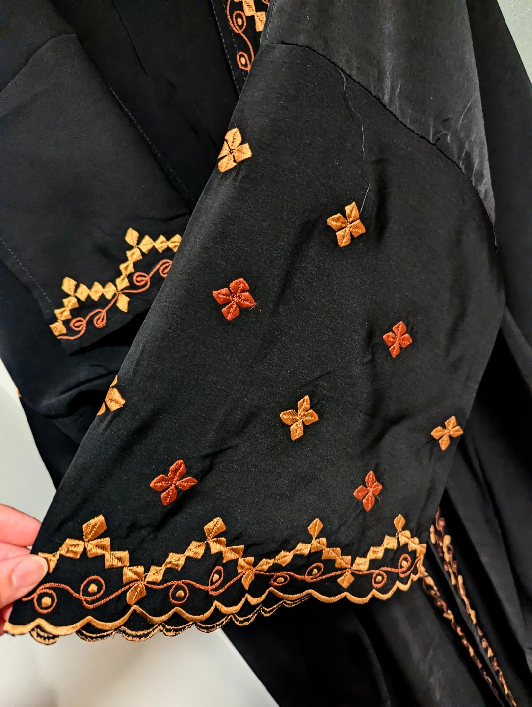 Embroidered Abayahs***Reasonable price**BRAND NEW