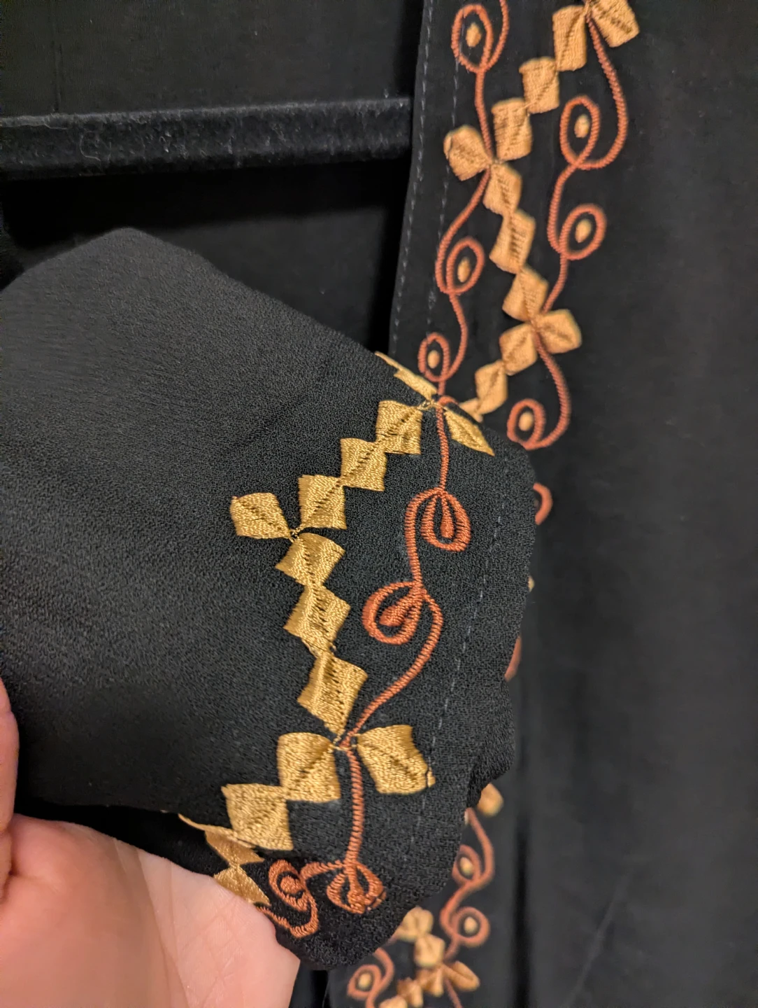 Embroidered Abayahs***Reasonable price**BRAND NEW - photo 3