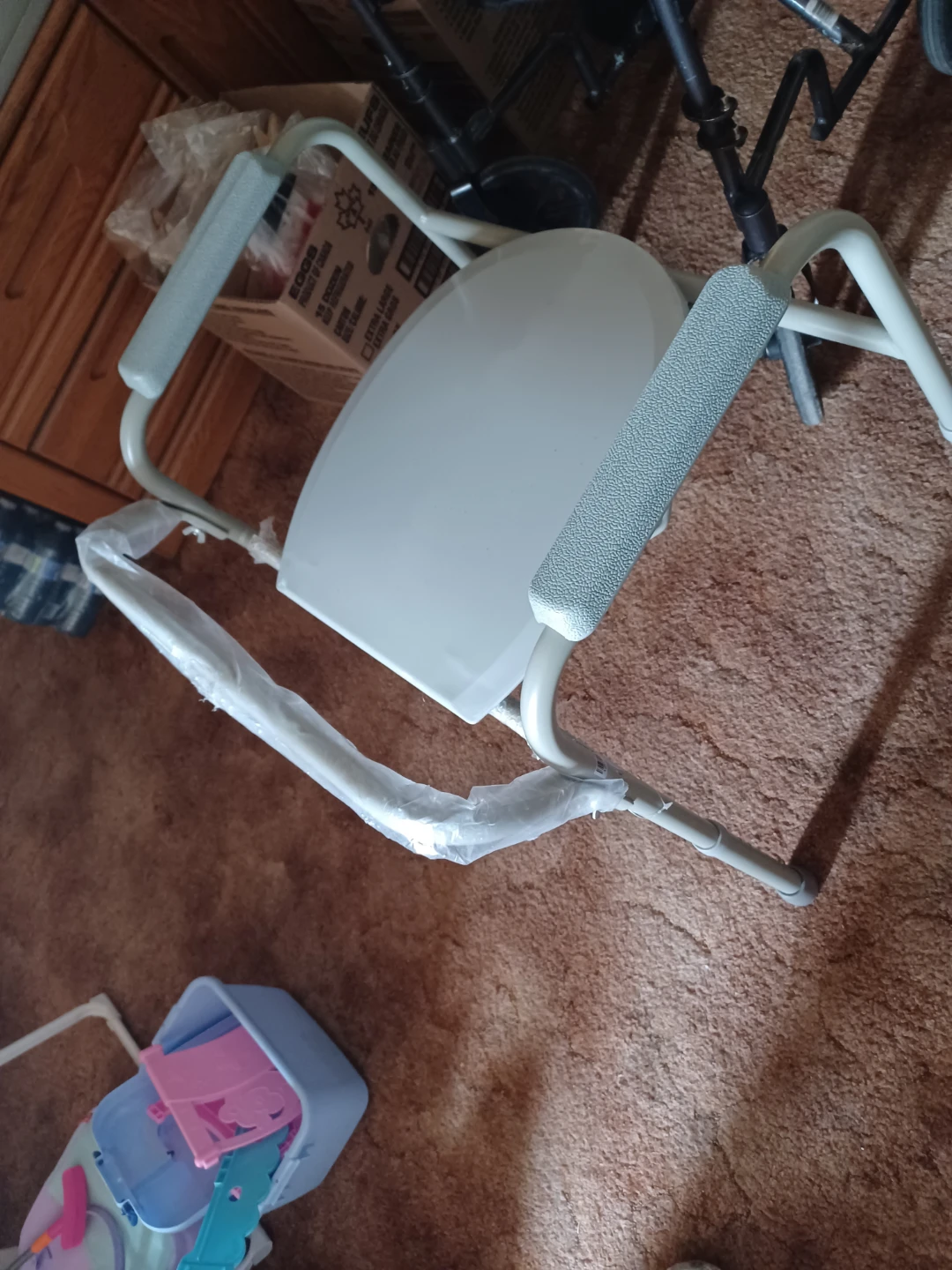 ADJUSTABLE COMMODE CHAIR - photo 2