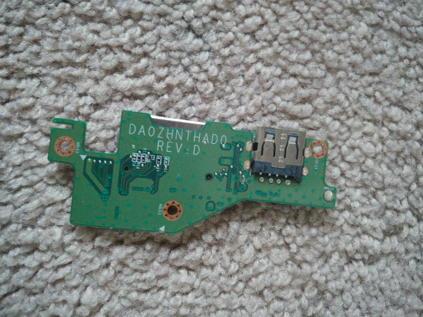 Acer Chromebook c740 series SD card reader and USB port - photo 2