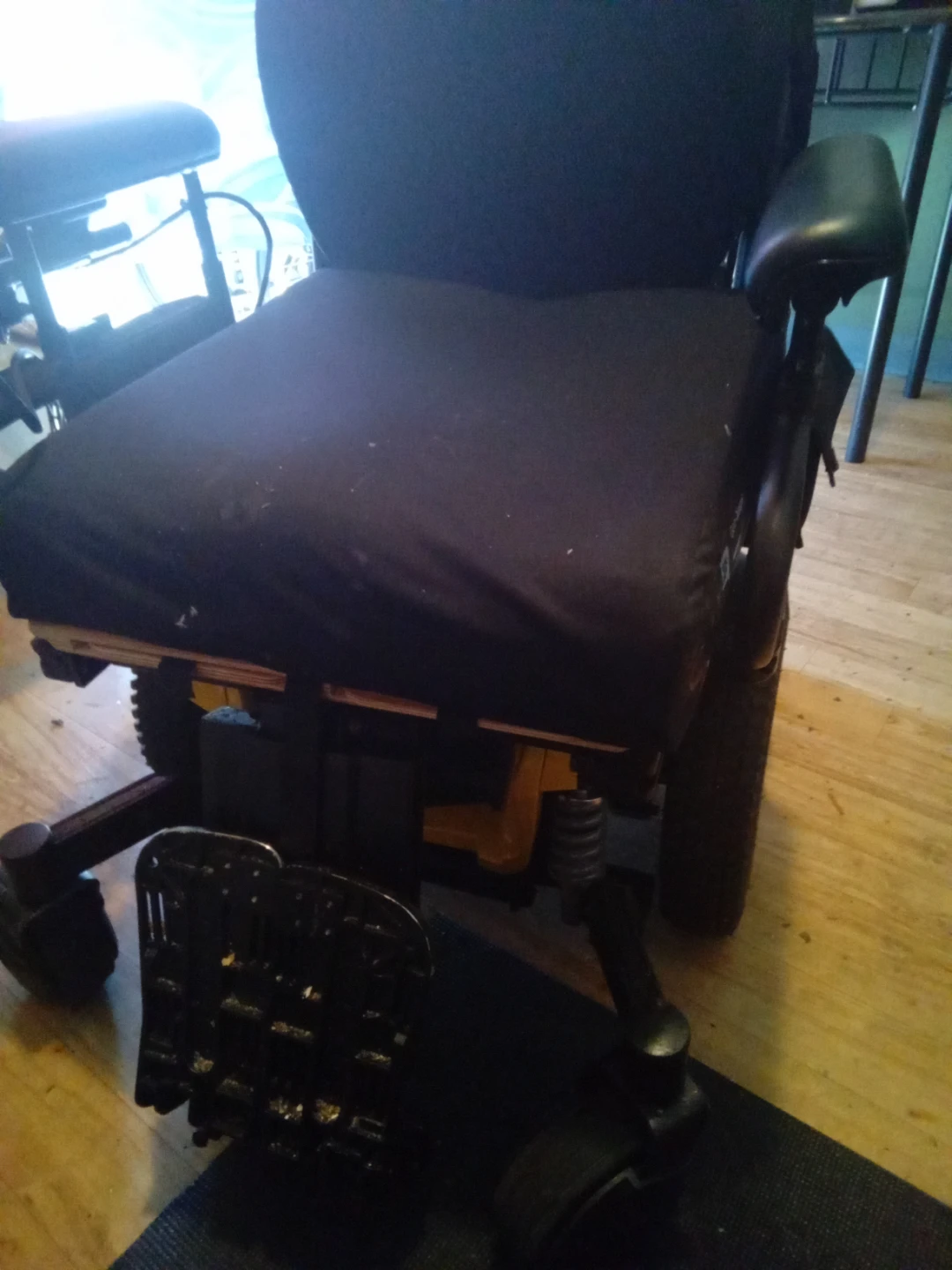 Quantum Power Wheelchair - photo 5
