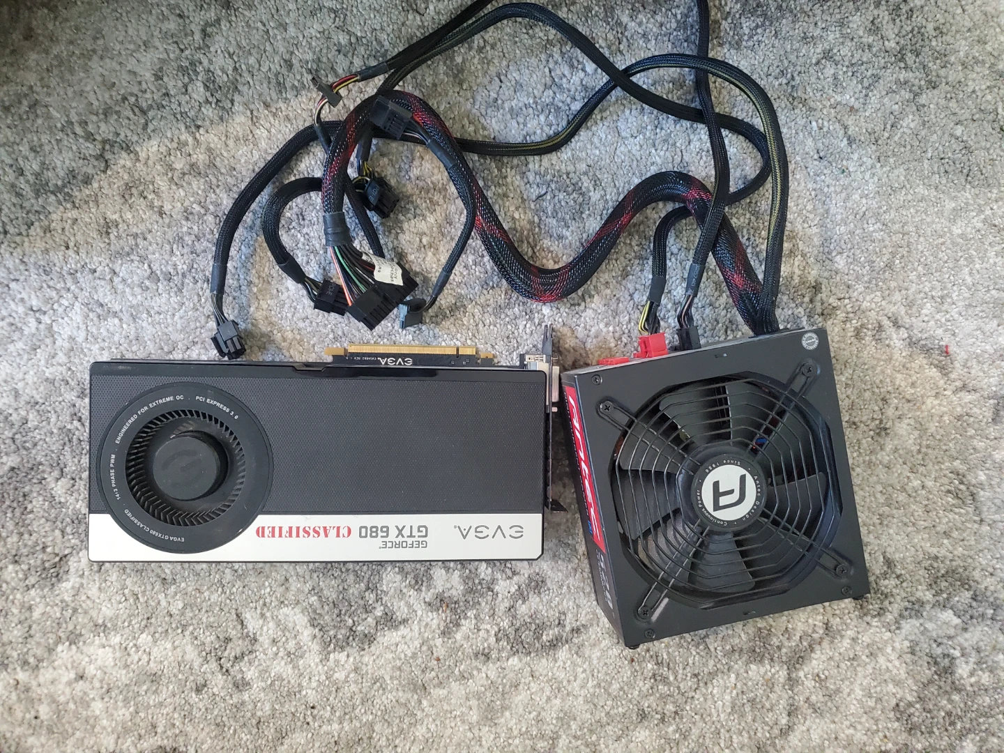 EVGA Geforce GTX 680/Antec 520W Power Supply