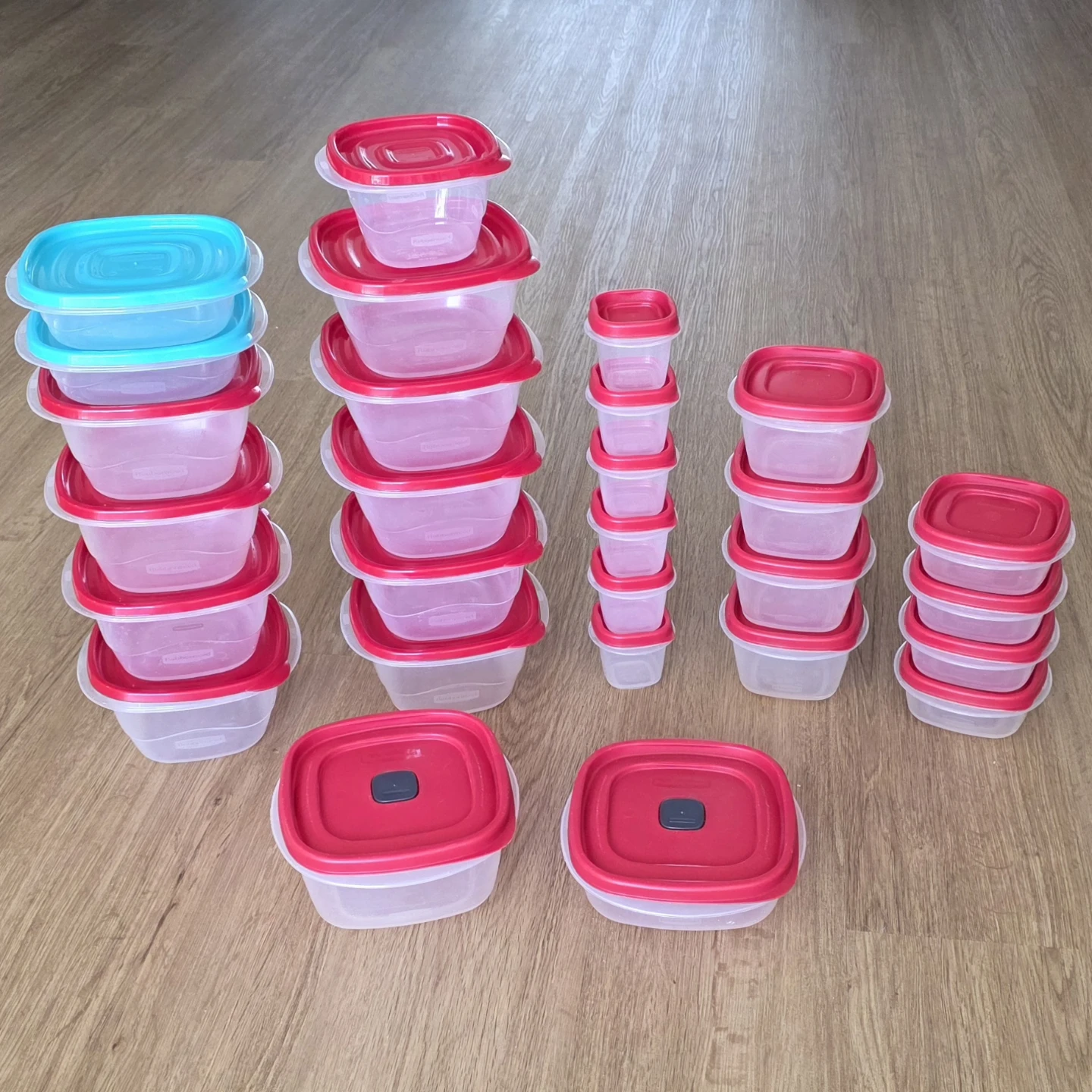 [Moving Sale] Rubbermaid Food Storage Containers Set