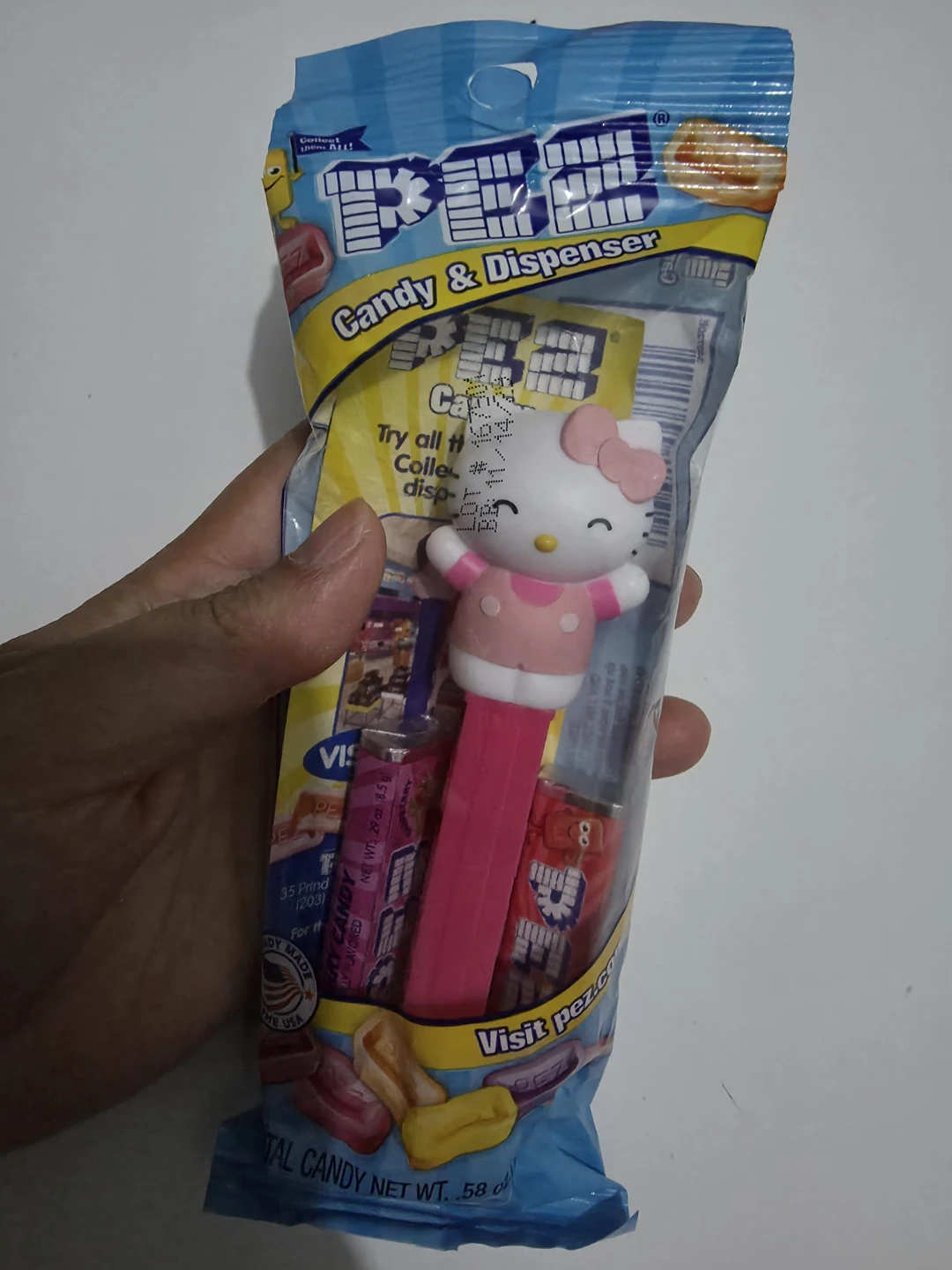 PEZ Hello Kitty Candy & Dispenser ⚽️