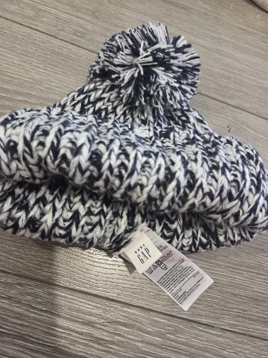Baby Gap Pom Pom Toque Hat M/L - photo 3