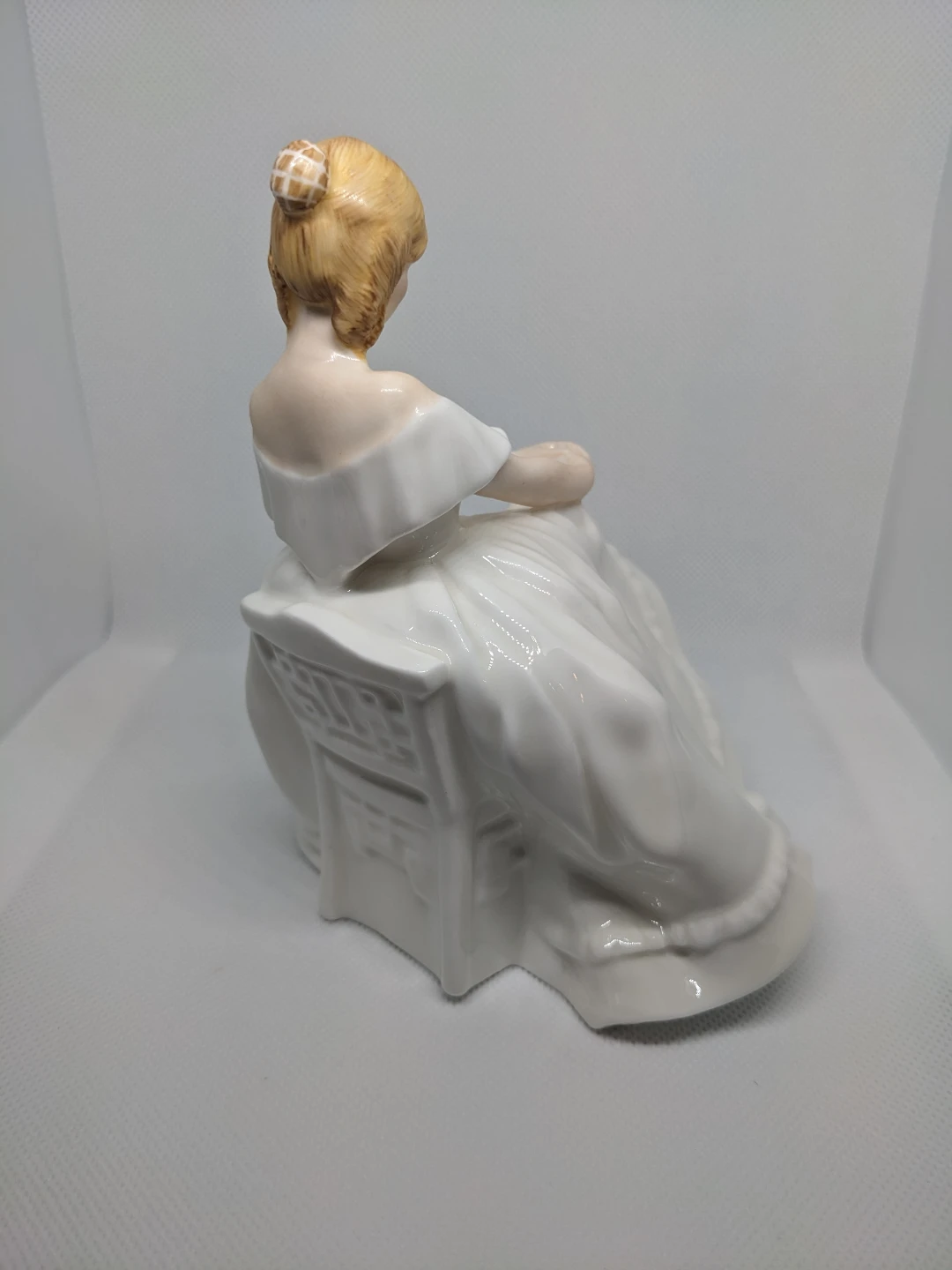 Royal Doulton "Heather" Vintage Figure - photo 4