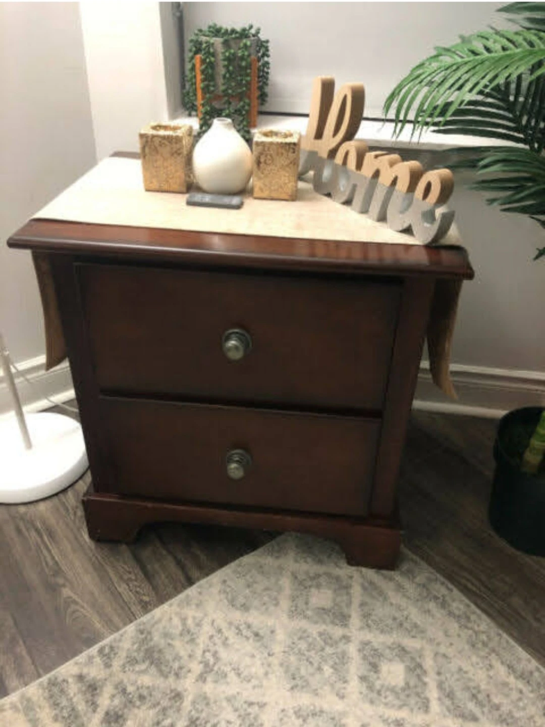 Solid Wood End Table Nightstand/Sidetable