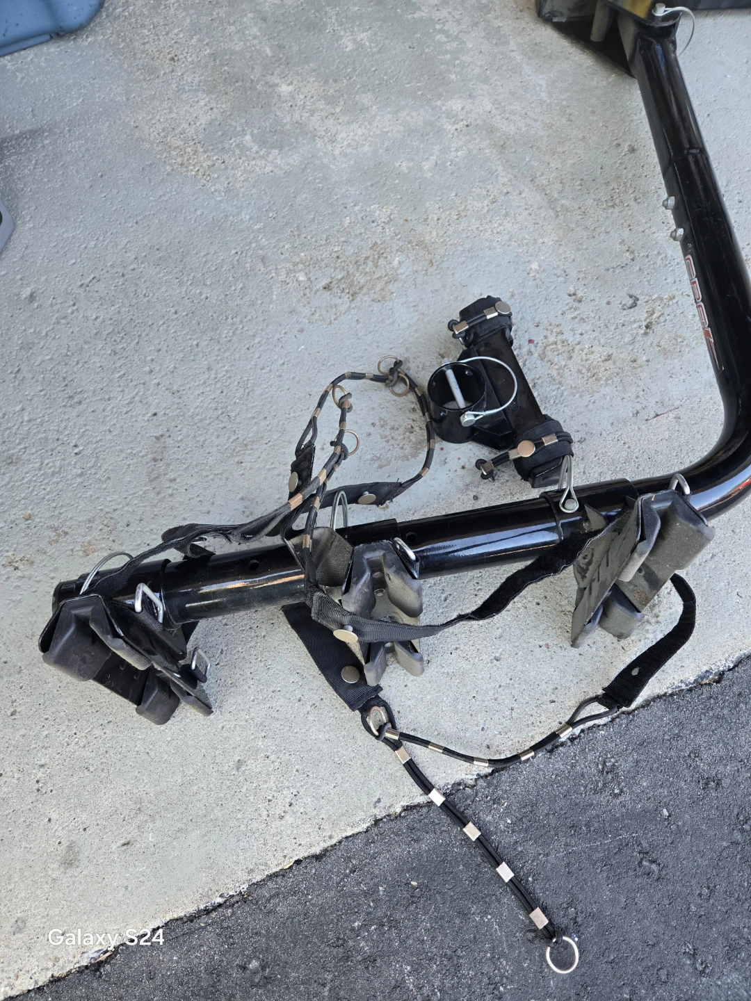 Receiver hitch bike carrier rack for up to 4 bikes - photo 2