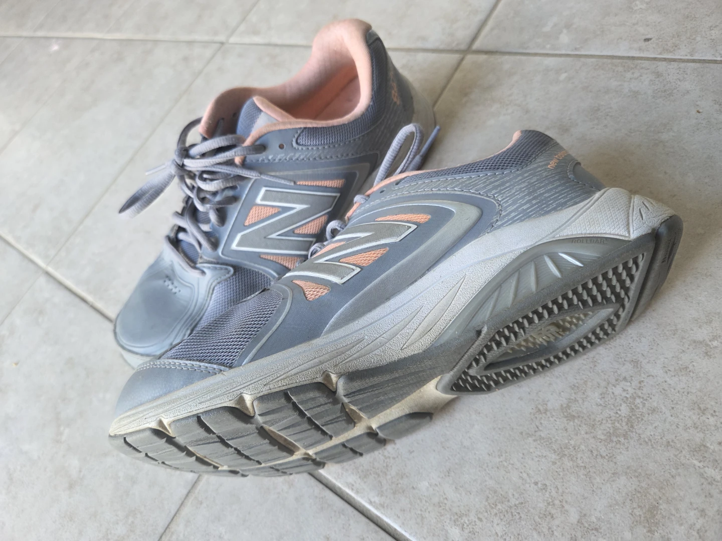 Size 9 New Balance Women's Running Shoes - photo 2
