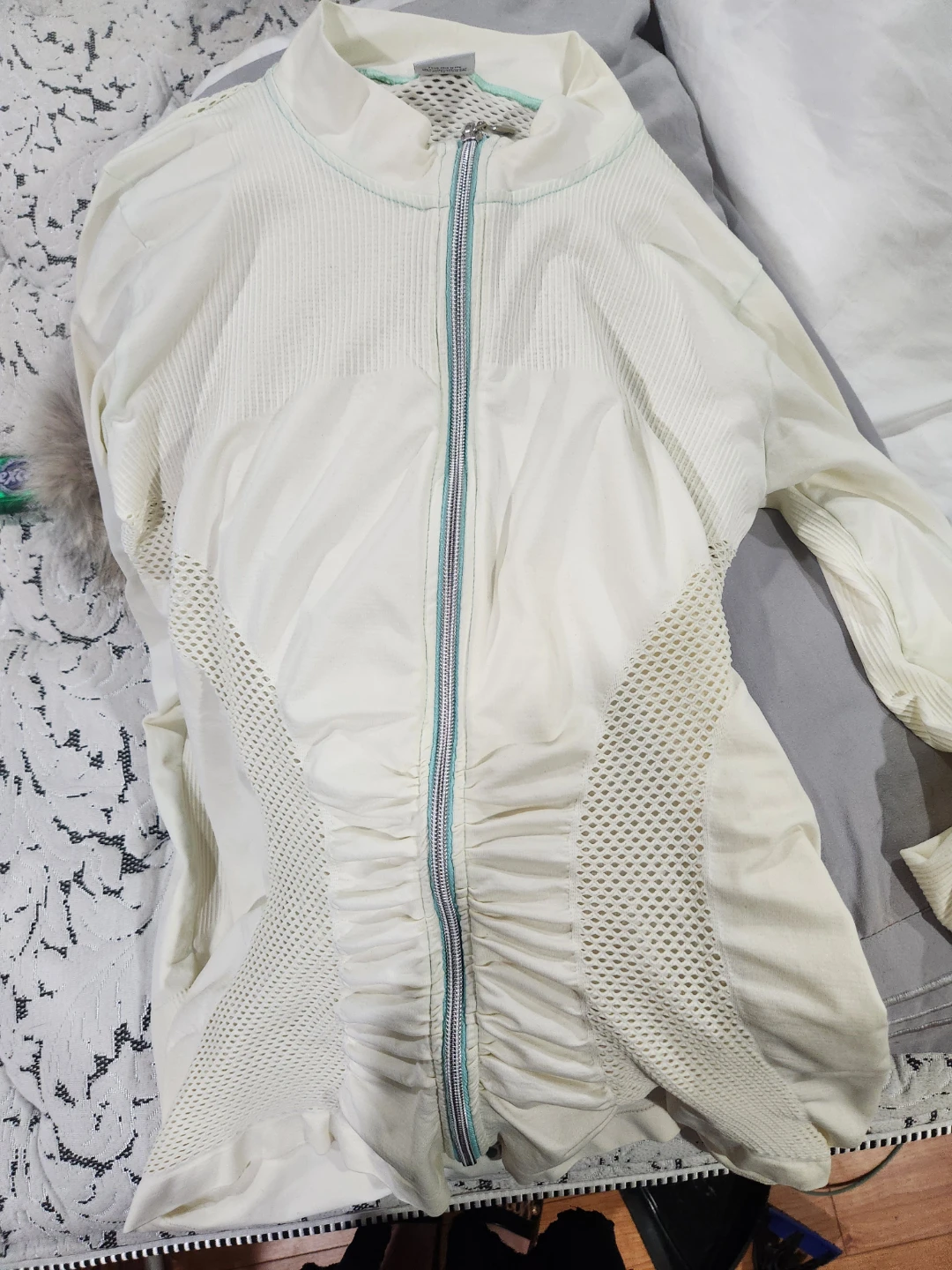 Think Pink Cream Zip-Up Long Sleeve L