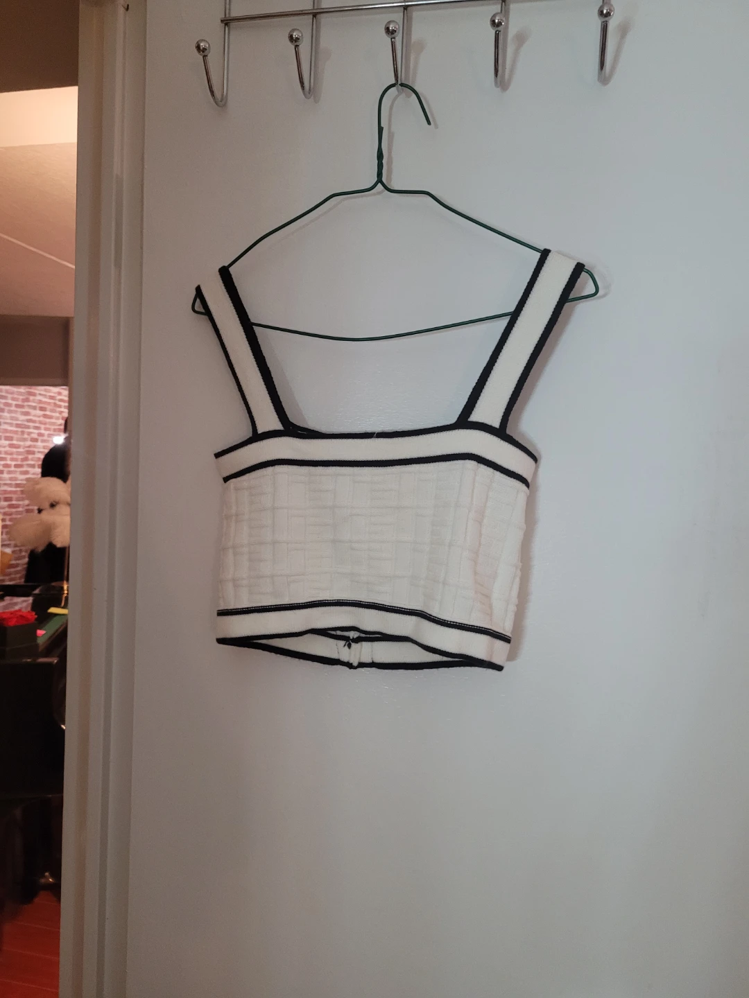White Ribbed Crop Top with Black Trim - photo 2
