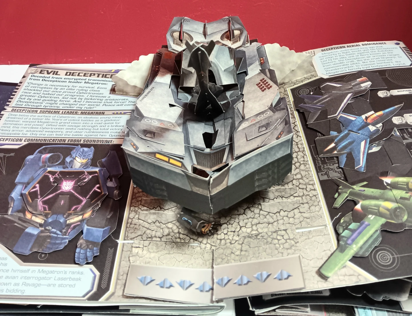 📚Transformers: The Ultimate Pop-Up Universe Book📚 - photo 5