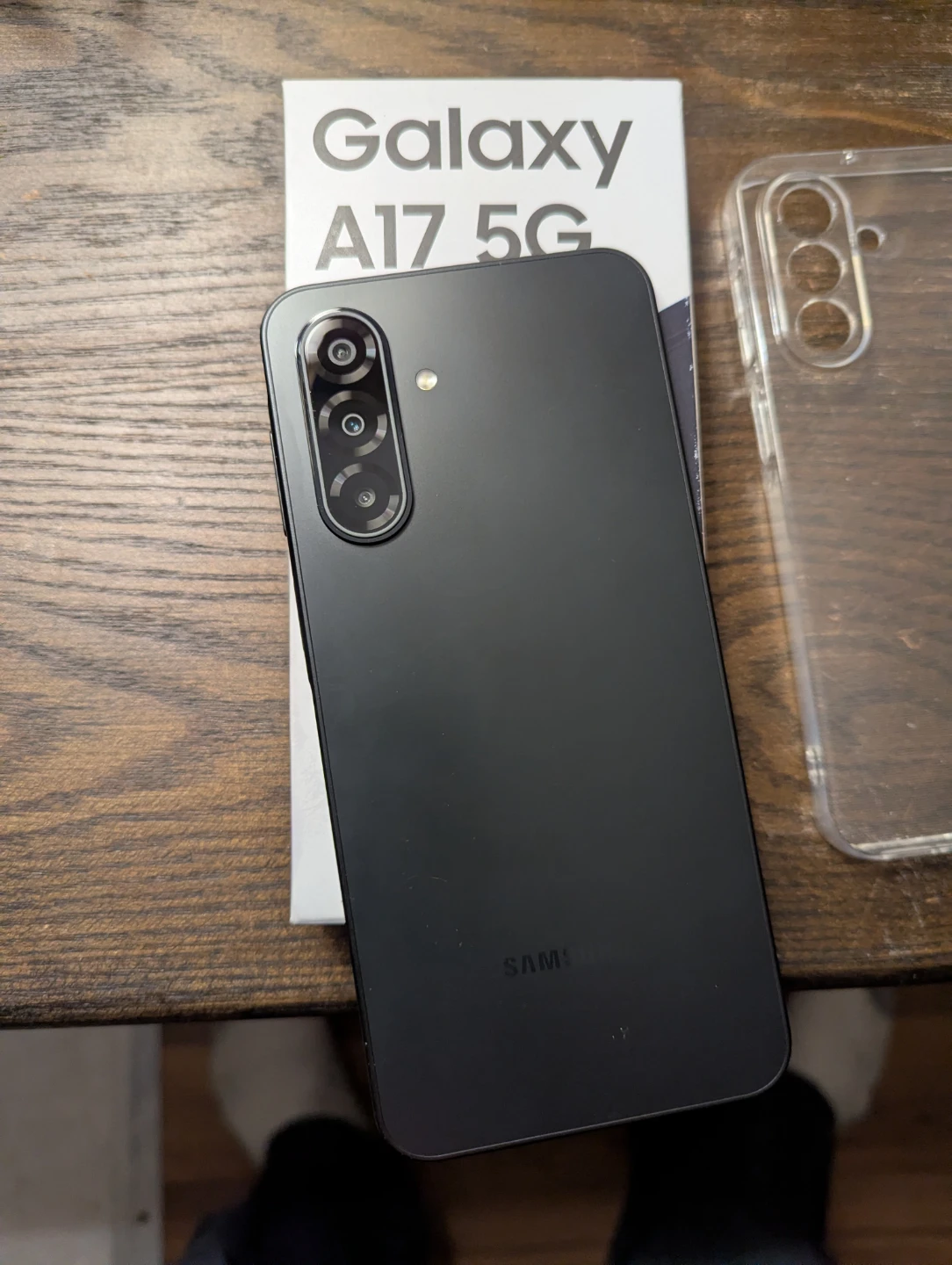 Samsung a17 5g  8g/256g  day old