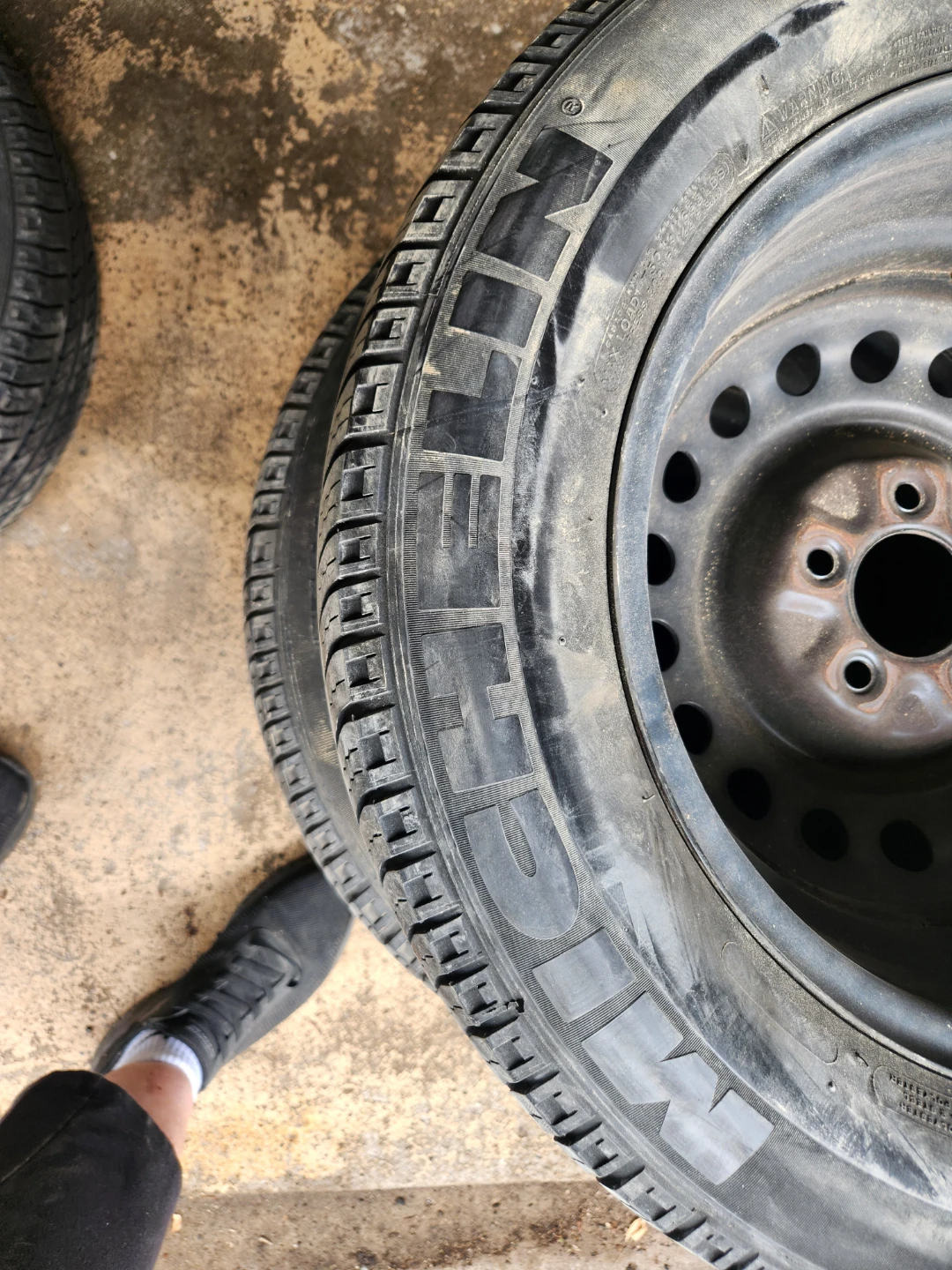 Michelin Tire with Rim - 215/65 R 16. 4 USED TIRES & RIMS - photo 2