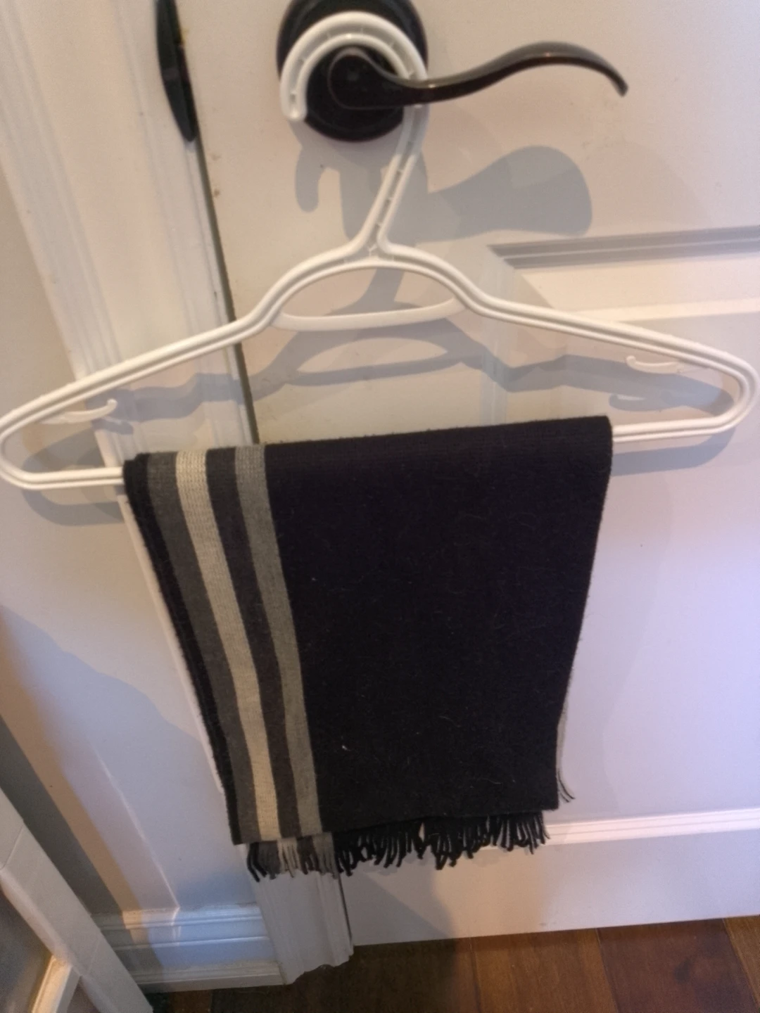 Black scarf with grey stripes ⚽