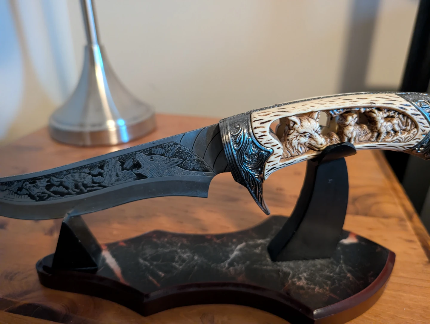 Decorative Wolf Carving Knife with Display Stand