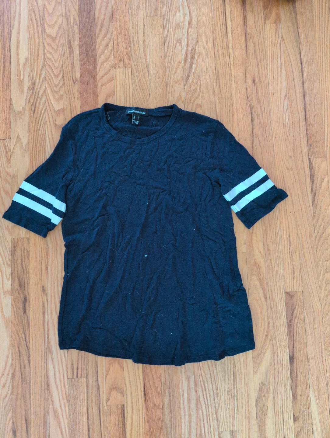 URBAN HERITAGE Black T-Shirt with White Stripes ⚽