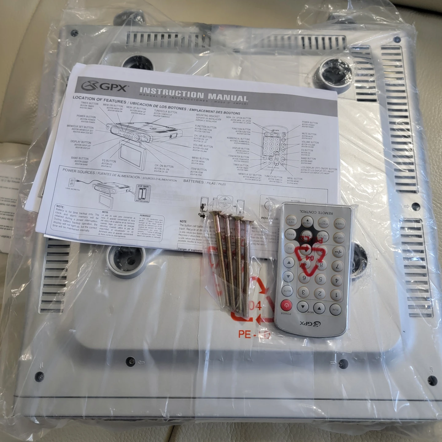 GPX AM/FM Clock Radio screen lcd with Remote - photo 4
