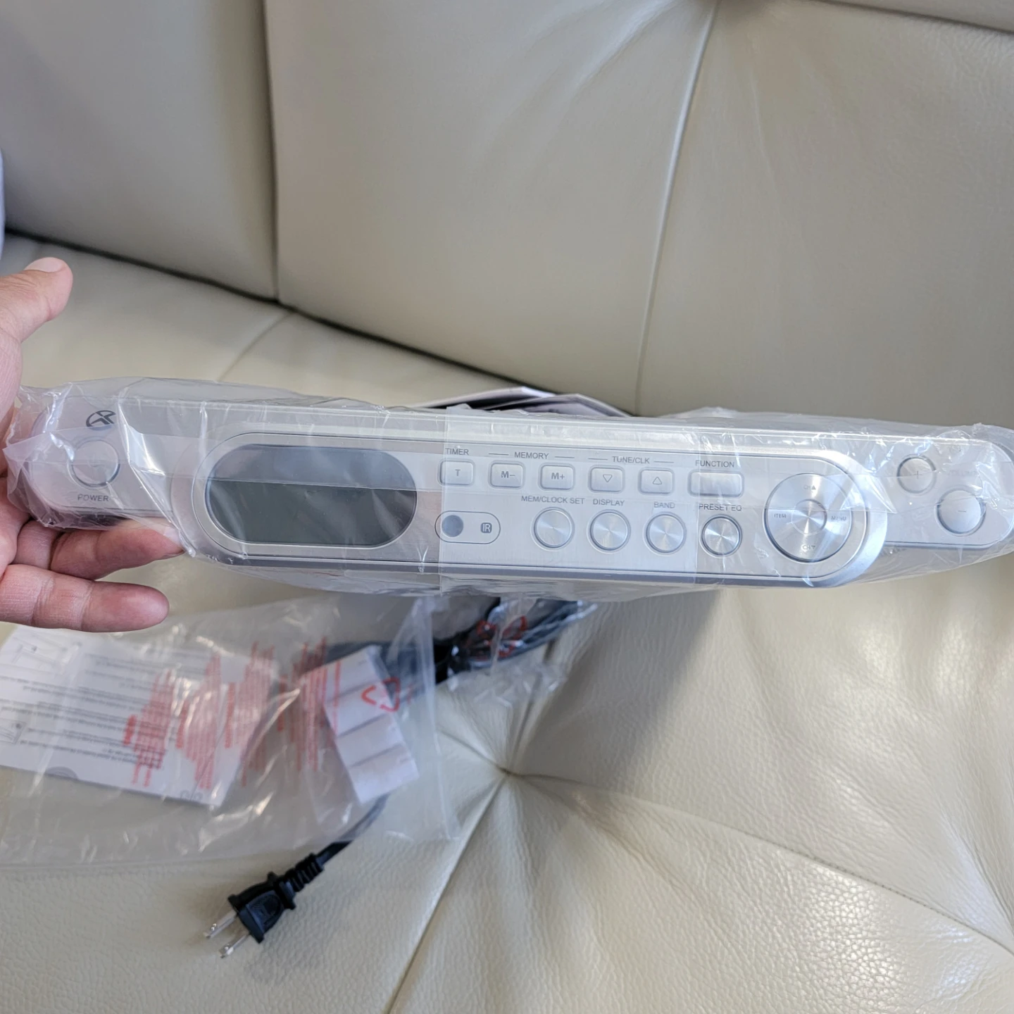 GPX AM/FM Clock Radio screen lcd with Remote - photo 5